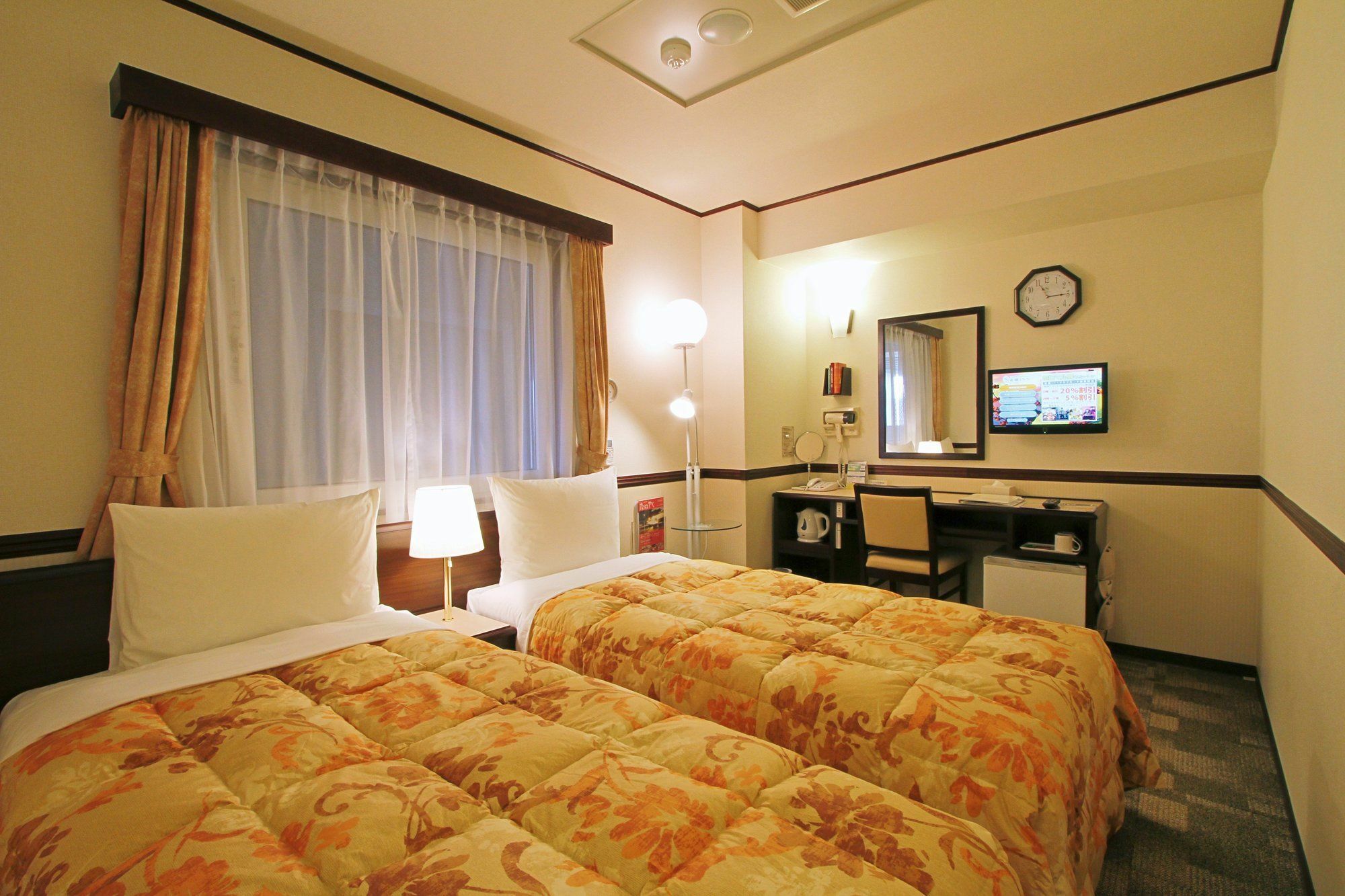 Toyoko Tozai-sen Nishi-kasai Hotel Tokio